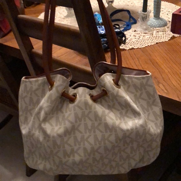 Michael Kors - Picture 2 of 3